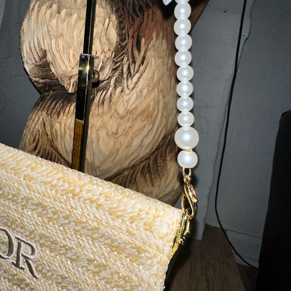 Dior Beauty NWOT Raffia Pouch with Faux Pearl Shoulder Strap - Picture 4 of 5